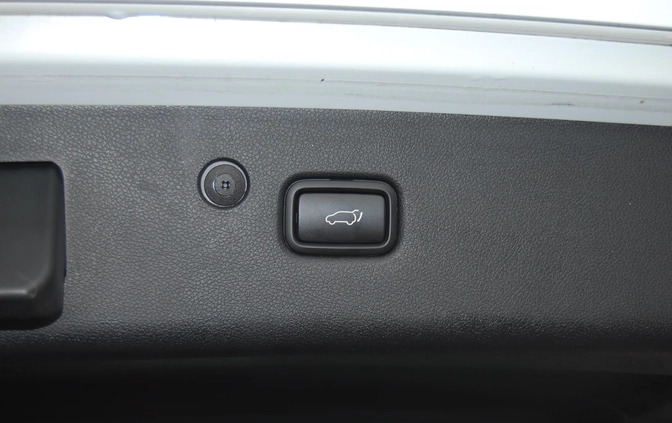 Kia Sportage cena 86087 przebieg: 100000, rok produkcji 2019 z Starachowice małe 667